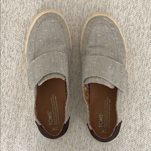 Tom’s canvas sneakers